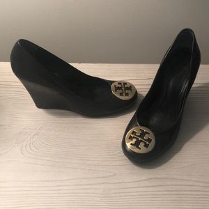 Classic Black and gold Tory Burch Wedges